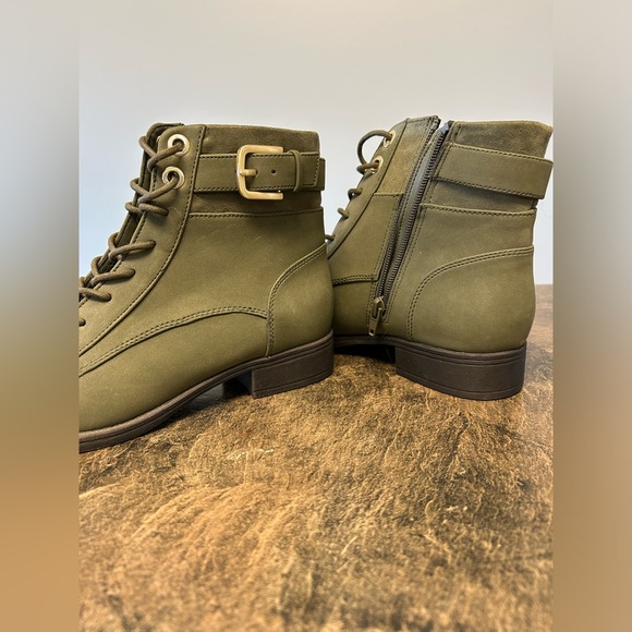 NWOT Green Combat Boots - Picture 1 of 5